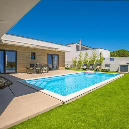 Aura Villa